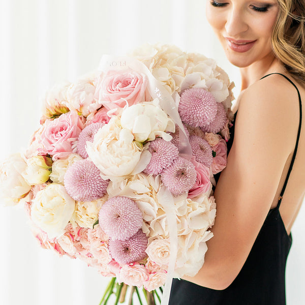 Букет з півоніями, хризантемами та гортензією Ранкова ніжність