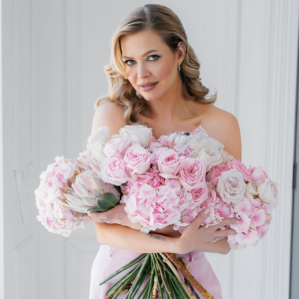 Букет з трояндами, півоніями та гортензією Маршмеллоу