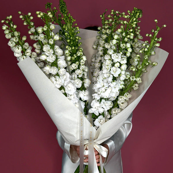 Букет дельфініумів Білий Горизонт