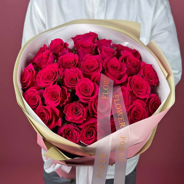 Букет фуксійних троянд Кармінова Муза